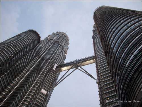 Kuala Lumpur twin towers seen from below